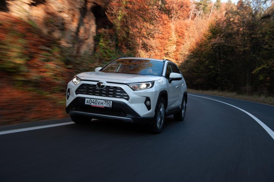  Toyota RAV4 2019 года  (CIS) (фото 3 из 6)
